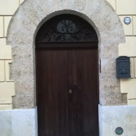 Dimora In Piazza 88 Apartment *